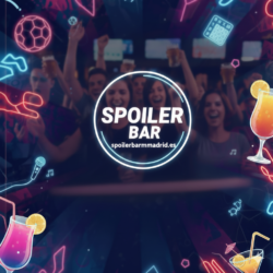Gente celebrando en Spoiler Bar